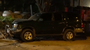 Violento choque de una camioneta a causa de un enorme bache en Luque