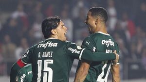 Gustavo Gómez mantiene líder en solitario al Palmeiras