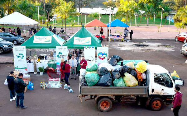 Jóvenes logran recolectar grancantidad de botellas de plástico, papel y vidrios - La Clave