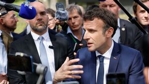 Macron no aceptó la renuncia de la primera ministra tras el fracaso electoral - .::Agencia IP::.
