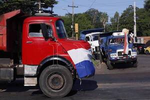Camioneros de Tobatí rechazan tarjeta de descuento de Petropar - ADN Digital