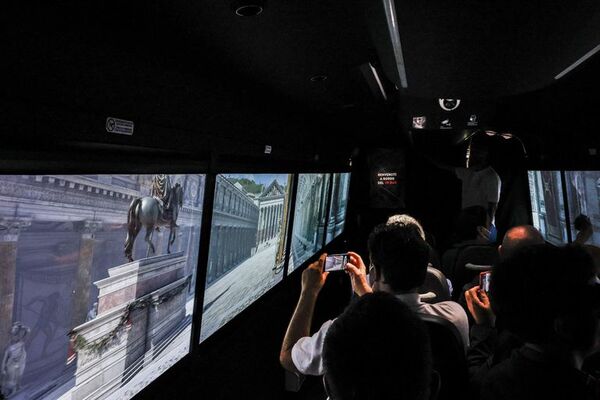 Un autobús de realidad virtual para recrear el esplendor de la antigua Roma - Viajes - ABC Color