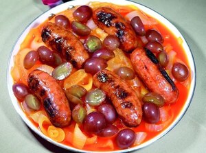 Chorizos parrilleros con acompañantes inusuales: cebolla caramelizada y uvas - Gastronomía - ABC Color