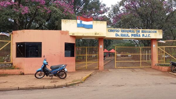 Foto de alumno apuntando con rifle a compañeras causa susto en PJC