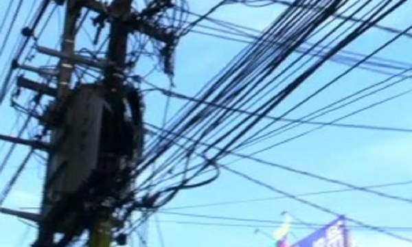 Cableado representa riesgo para peatones - SNT