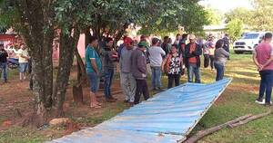 La Nación / Vecinos se manifiestan contra instalación de antenas en Caaguazú