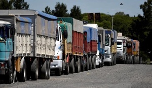 Camioneros de Tobatî rechazan tarjeta de descuento en combustibles de PETROPAR