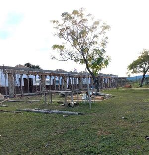 Padres suspenden obra en escuela ante sospecha de mala construcción en Ybycuí - Nacionales - ABC Color