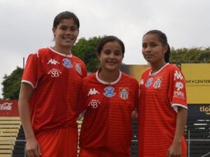 Fútbol Femenino: Olimpia y “12″ al frente de la Sub 18 - Fútbol - ABC Color
