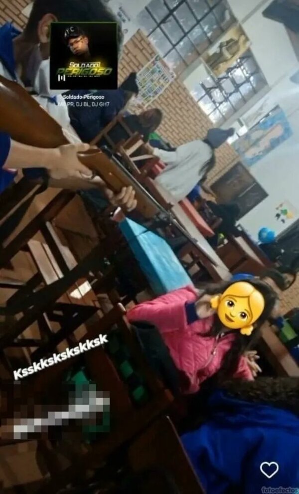 Foto de alumno apuntando con rifle a compañeras causa susto en PJC