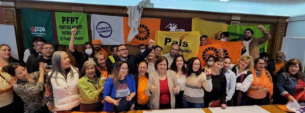 Opositores que veneran a Chávez, alientan invasiones e industrializan la pobreza anuncian la “patria soñada” – La Mira Digital