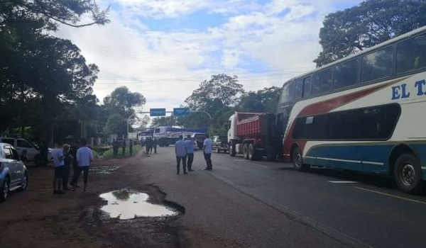 Camioneros hacen lobby por ley de Petropar en Diputados