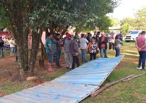 Vecinos se manifiestan contra instalación de antenas en Caaguazú