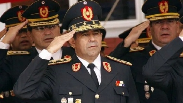 Condenan a 6 años de cárcel a excomandante de la Policía - PARAGUAYPE.COM