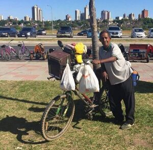 “Doctor Bici” mejora lentamente luego que lo chocaran en la costanera de Asunción - Nacionales - ABC Color