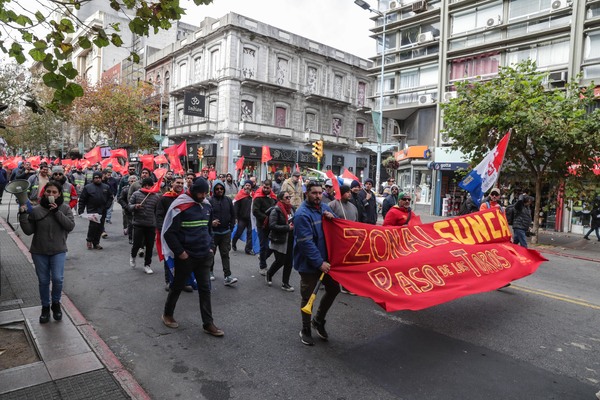 El sindicato de la petrolera uruguaya ANCAP hace una huelga contra la privatización - MarketData