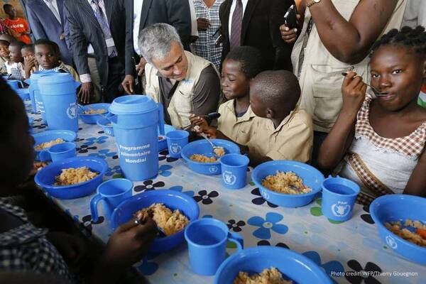 Crónica / Mourinho y su visita a los sectores más pobres de Namibia
