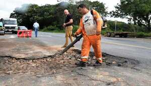 Tras accidente, Essap y Municipio de Luque reparan bache •