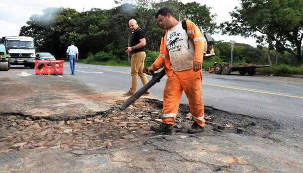 Tras accidente, Essap y Municipio de Luque reparan bache •