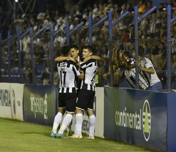 Libertad vs. Sol de América: Libertad golea y queda a un punto del campeonato - Fútbol - ABC Color