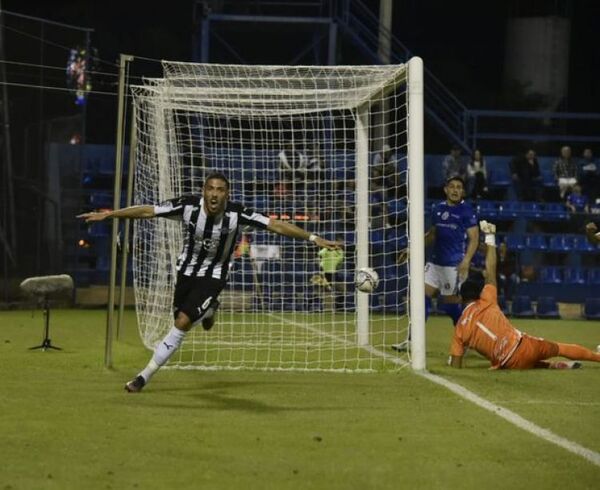 Libertad golea y deja a Cerro con solo una oportunidad más