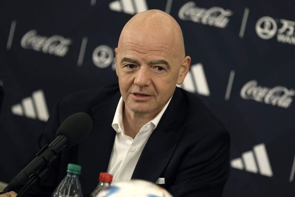 La FIFA extiende reglas de trabajo para extranjeros en Ucrania y Rusia - Fútbol - ABC Color