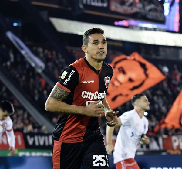 Velázquez, la figura del líder Newell’s - Fútbol - ABC Color