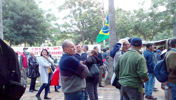 Exobreros de Itaipu defienden ley y hablan de compensación histórica - La Clave