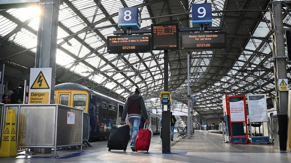 Siguen los trastornos en el servicio de trenes británicos y habrá negociaciones por la huelga - .::Agencia IP::.