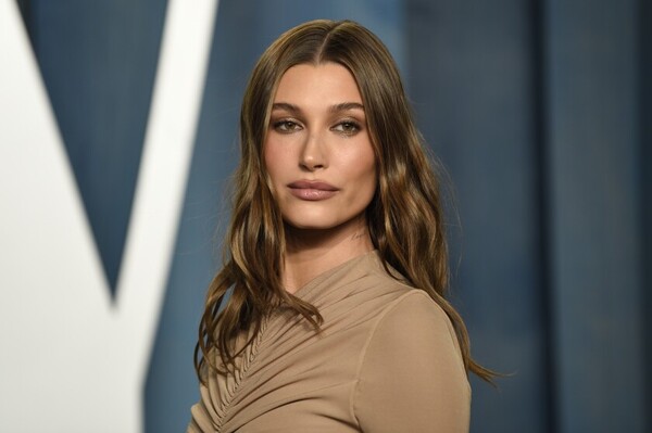 Hailey Bieber se enfrenta a problema legal por su marca de skin care