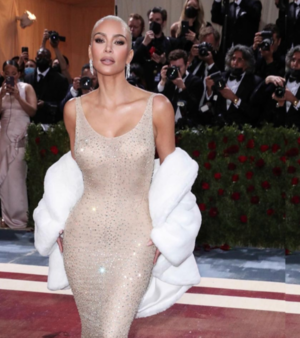 Kim Kardashian explota y rompe el silencio sobre el vestido de Marilyn Monroe - SNT