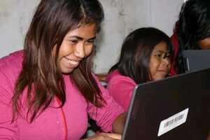 Promoviendo el crecimiento: Jóvenes y adultos culminan con éxito curso de informática en Carmelo Peralta