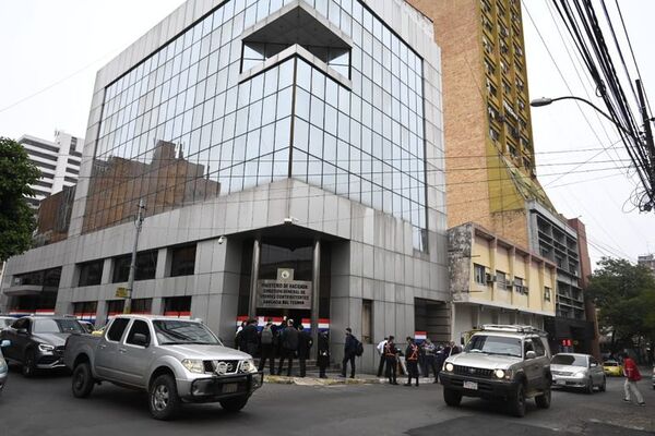 Incendio en edificio de Abogacía del Tesoro: explotó un transformador de la ANDE - Policiales - ABC Color