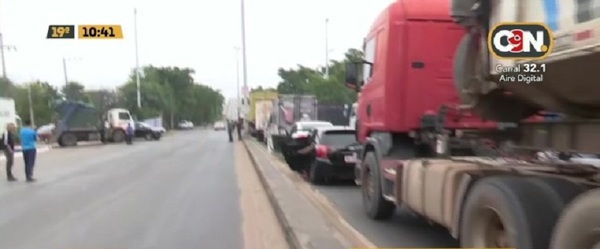 Desastre total: Larga fila en Puente Remanso - C9N