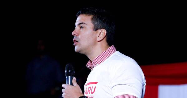 La Nación / Santiago Peña lamenta que políticos dediquen su tiempo a los ataques electorales