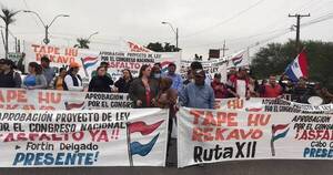 La Nación / Pobladores del Bajo Chaco continúan con corte de ruta en reclamo de pavimentación