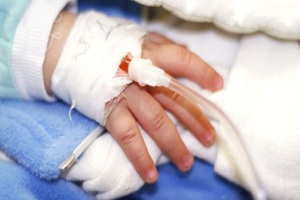 Por 'cuestiones religiosas', padres se negaron a que su hija reciba transfusión de sangre