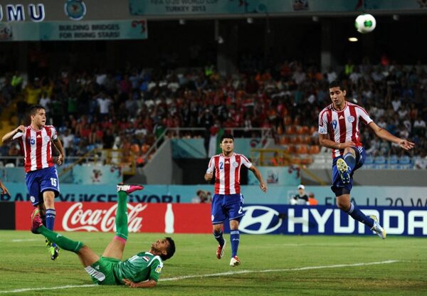 Versus / ¿Qué quiso hacer? El increíble "blooper" de Núñez en Sol vs. Libertad - PARAGUAYPE.COM