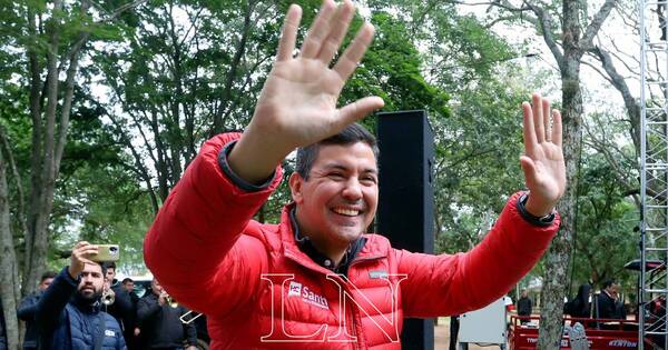 La Nación / Encuestas siguen dando sideral distancia a Santiago Peña