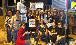Quemaron “judas acosadores”, ante denuncias de mujeres periodistas