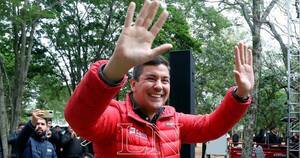 La Nación / Encuestas siguen dando considerable distancia a Santiago Peña