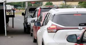 La Nación / Registran extensa fila para hisopado en la Costanera