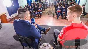 Crónica / [VIDEO] Joshua Duerksen dio una charla a los mitã'i de Arambé