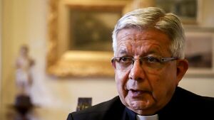 Arzobispo cancela por "aislamiento preventivo" su viaje a Roma