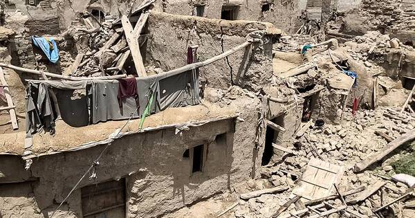 La Nación / Afganistán: mil muertos causa un potente terremoto