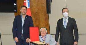 La Nación / Condecoran a hermana Regina, quien pide invertir en rehabilitación y no en cárceles