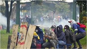 Quito ha vivido una jornada de violentos enfrentamientos entre policía y manifestantes | 1000 Noticias