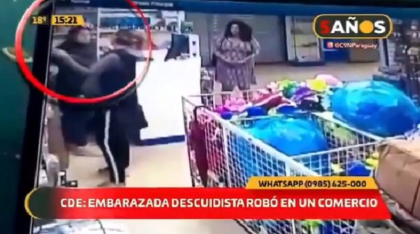 Captan a “embarazada” apoderándose de objetos en comercio