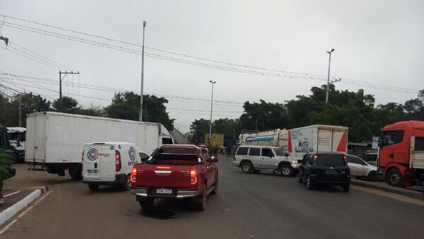 Bajo Chaco: Pobladores bloquean Puente Remanso exigiendo asfalto
