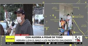 ¡Emotivo! Enfermero de Clínicas alegra a pacientes con divertido baile